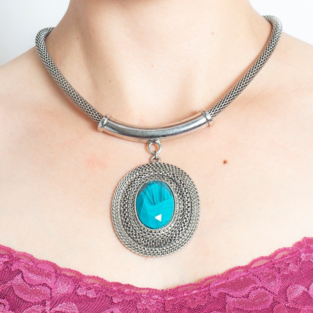 NWOT FOREVER 21 Tribal Turquoise Pendant Necklace